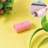 Elastic bed sheet clip securing quilt corner