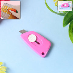 Mini Cloud Cutter portable retractable utility knife on white background