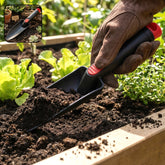 Durable hand garden trowel with scoop blade