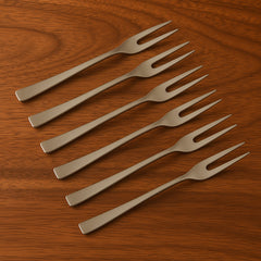 Ergonomic multi-prong fruit fork design