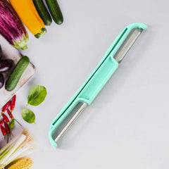 Double edge cutter close-up view