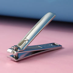 Nail clipper showing non-slip handle