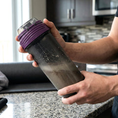 Protein shaker bottle with screw-on cap