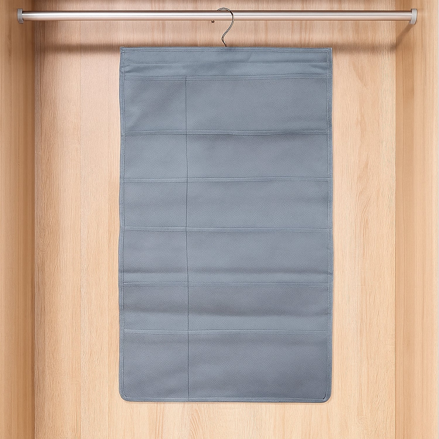 Hanging under garment organizer bag with multiple pockets