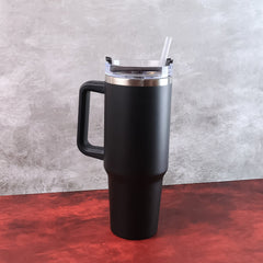 Travel mug showing ergonomic handle design