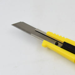 Utility Knife with Retractable Blade