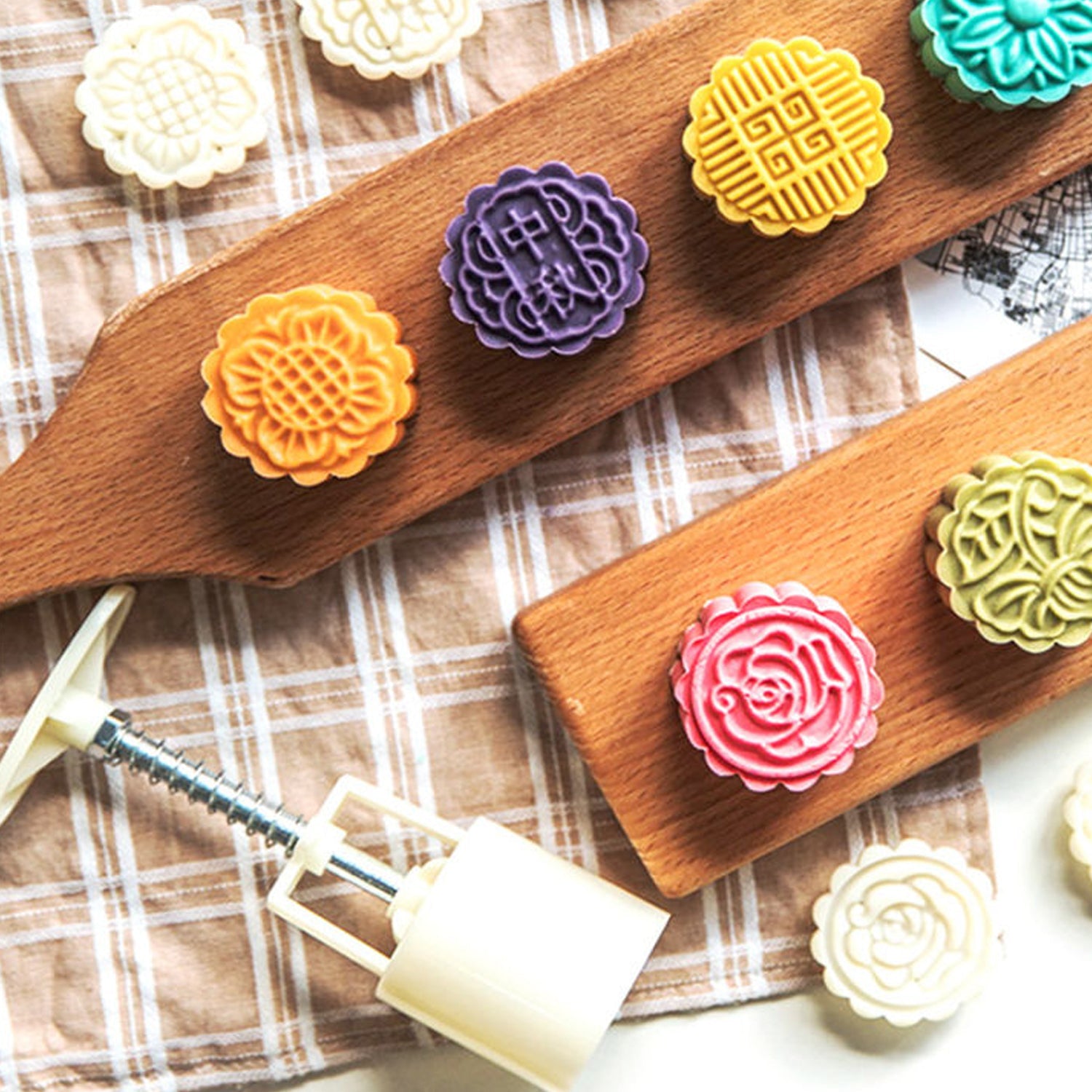 Mooncake Press Mold with 4 interchangeable floral stamps