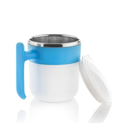Close-up of spill-proof lid with silicone seal on mug.