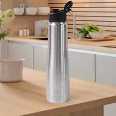 Water Bottle vacuum insulation close-up