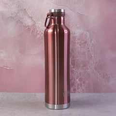 Vacuum insulated bottle close up