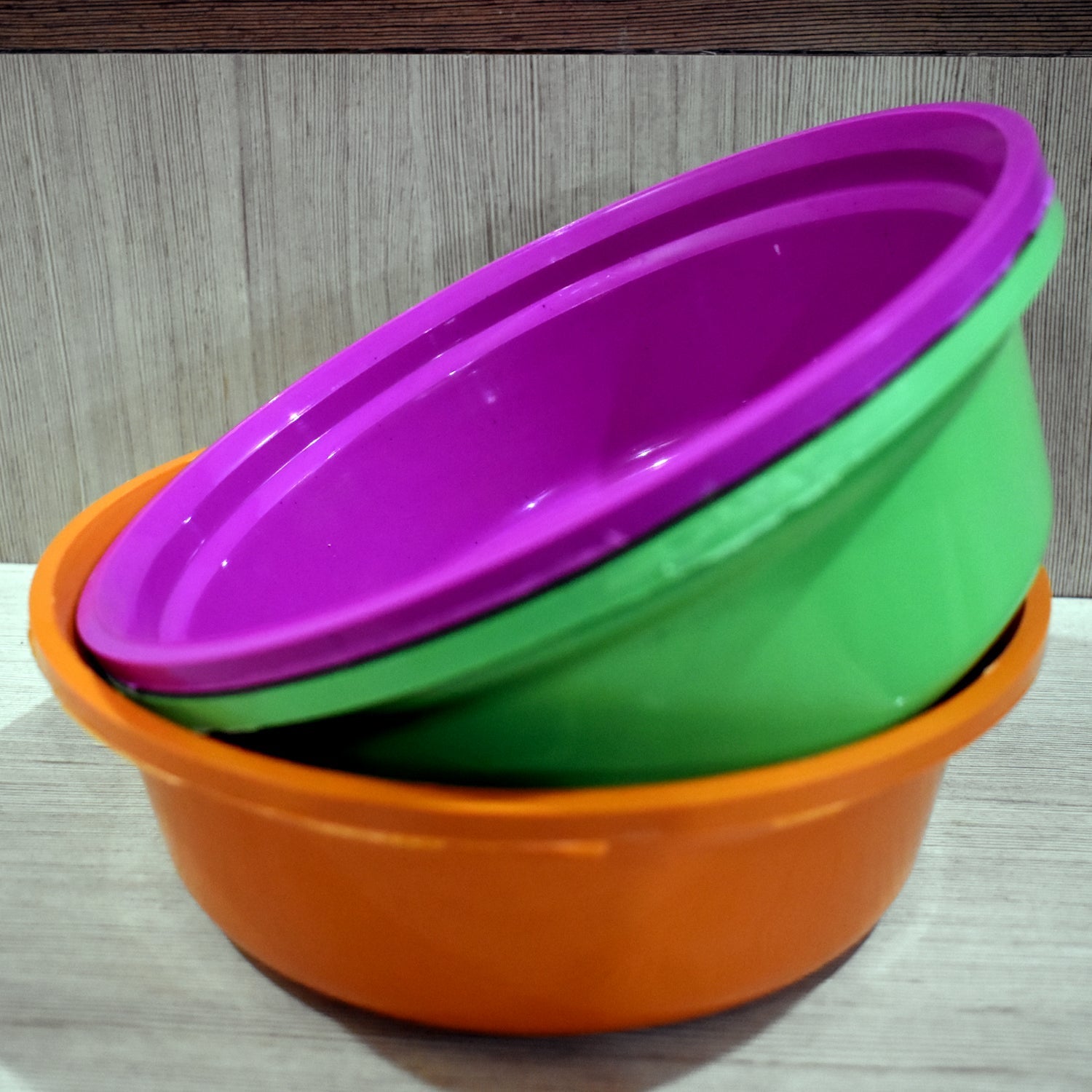 Set of 3 durable plastic round bowls for household storage