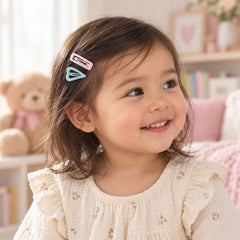 Hair pins snap detail