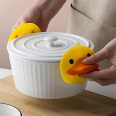 Hot pot holder clip in use on pan handle
