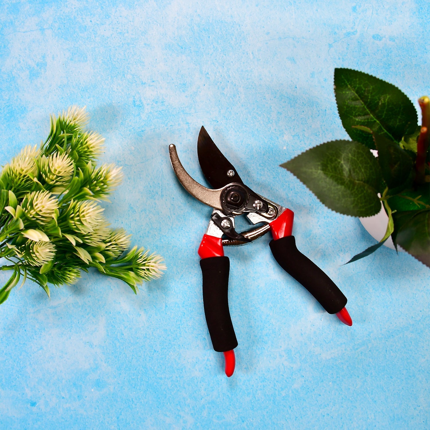 Red 21cm garden pruning shears with ergonomic handle