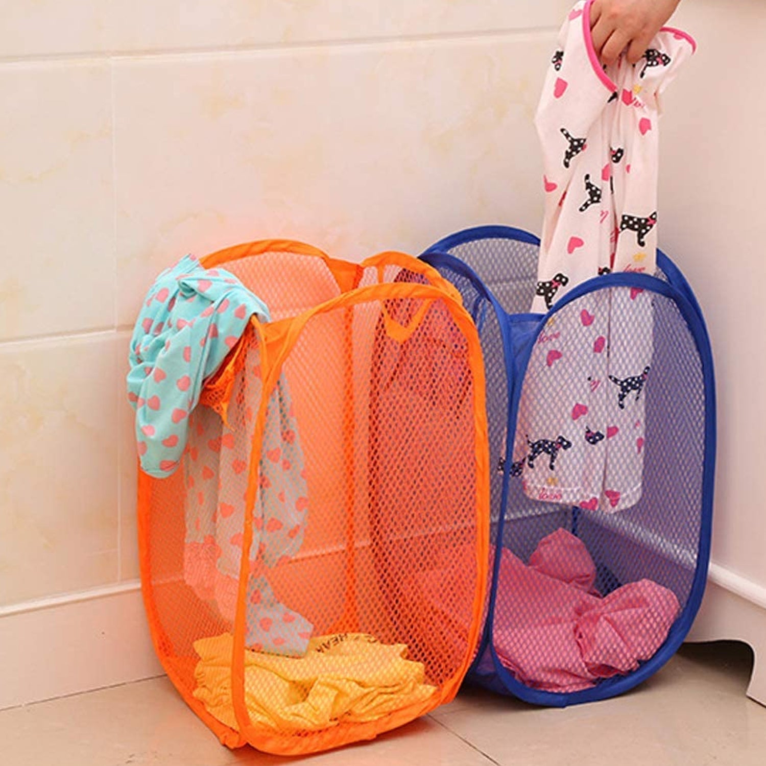 Foldable laundry basket with handles