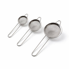 Single stainless steel tea strainer with handle