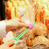 Reusable adjustable food bag sealing clip on kitchen counter