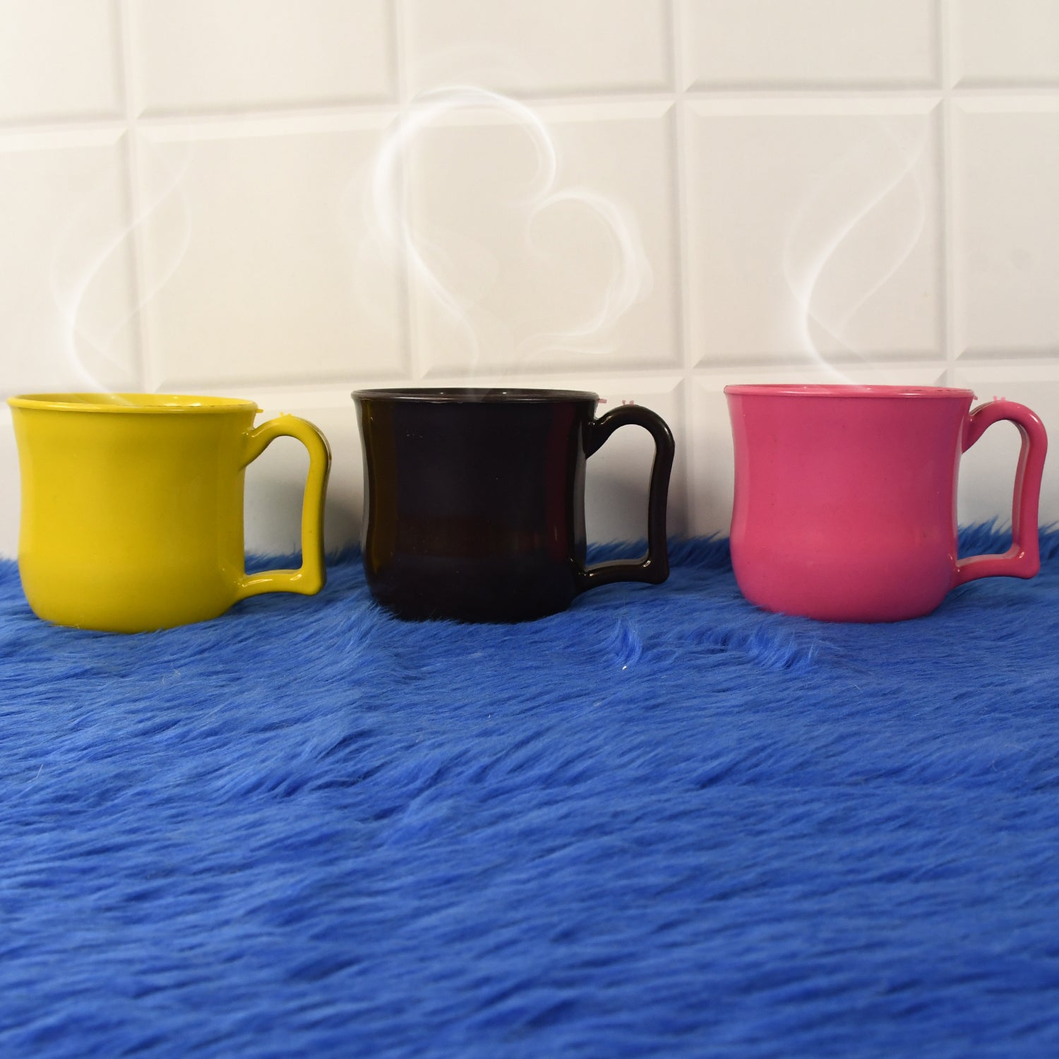 Premium plastic coffee and tea mug with handle in mixed colors
