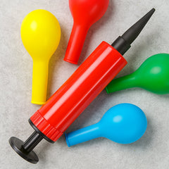 Handheld balloon pump with ergonomic design