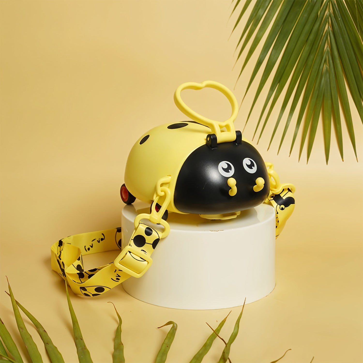 Cute bug shape kids plastic water bottle with straw and adjustable strap
