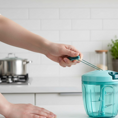 Compact manual food chopper with ergonomic handle