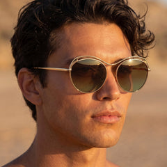 Sunglasses wearing use
