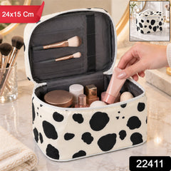 Makeup pouch with product code 22411 and 24x15 cm label