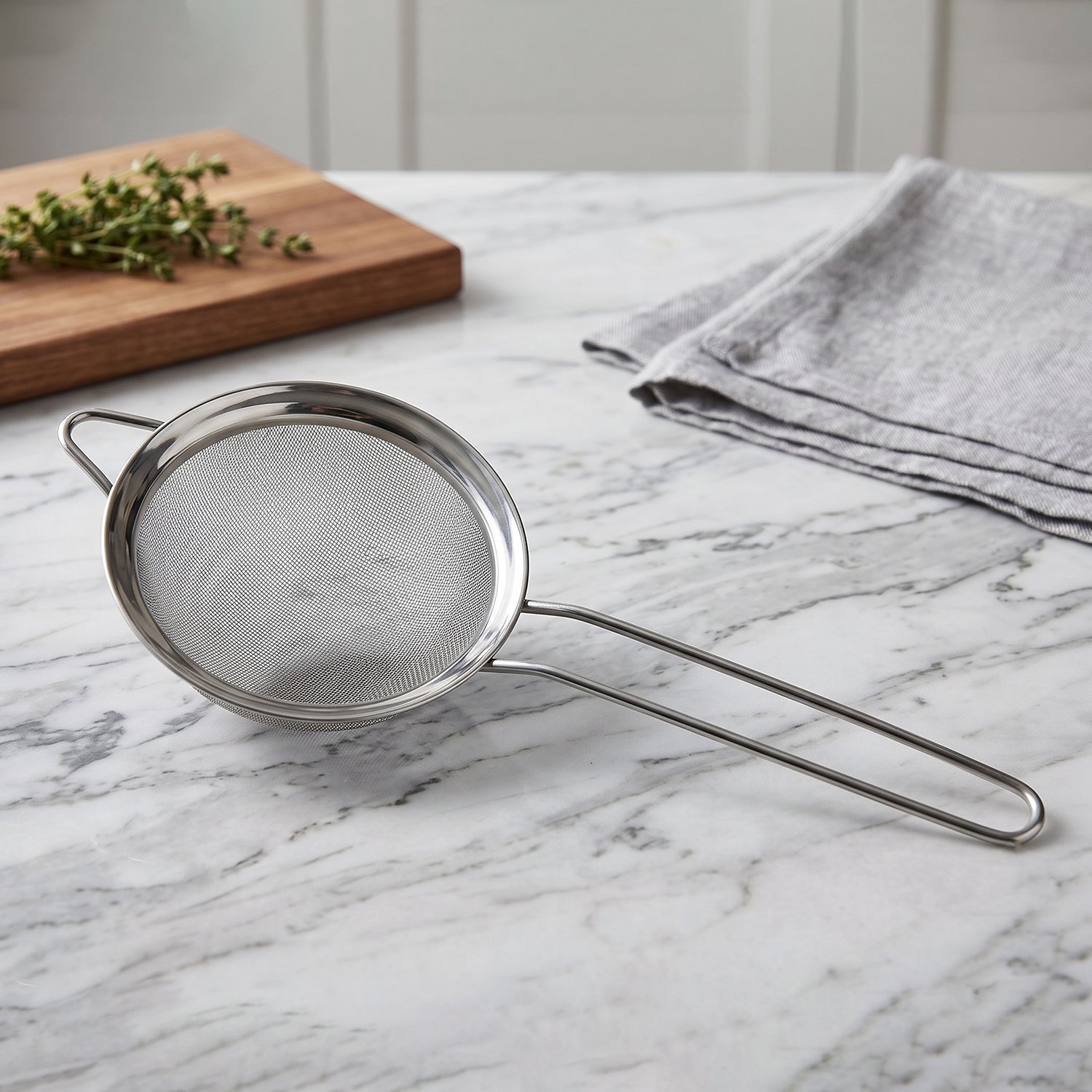 Stainless steel tea strainer with fine mesh sieve & long handle
