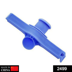 Food bag clip sealing and pouring feature