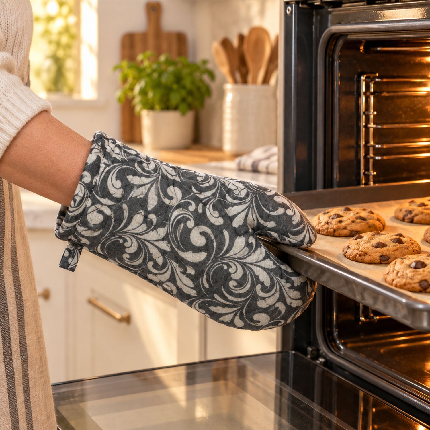 Floral quilted oven glove hanging loop kitchen