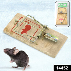 Classic wooden mouse trap set for pest control