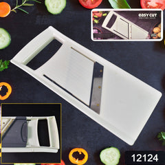 Slicer cutting fresh vegetables