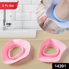 Assortment of colorful silicone wrist bands for face washing