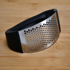 Stainless steel garlic crusher with comfortable multicolor handle