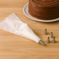 Set of cake decorating nozzles and disposable piping bags