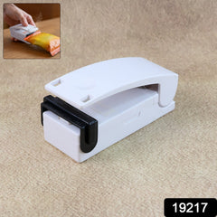 Handheld battery operated heat sealer device