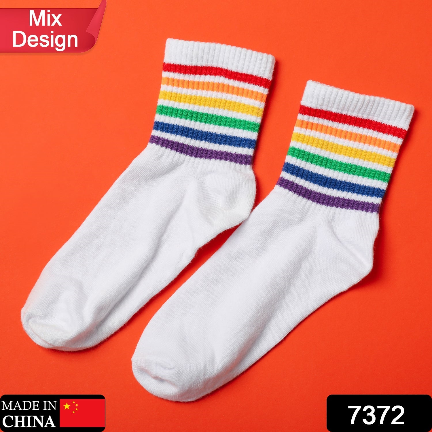Men's ankle length sports socks in blue and white