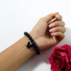 Glossy round beaded bracelet detail