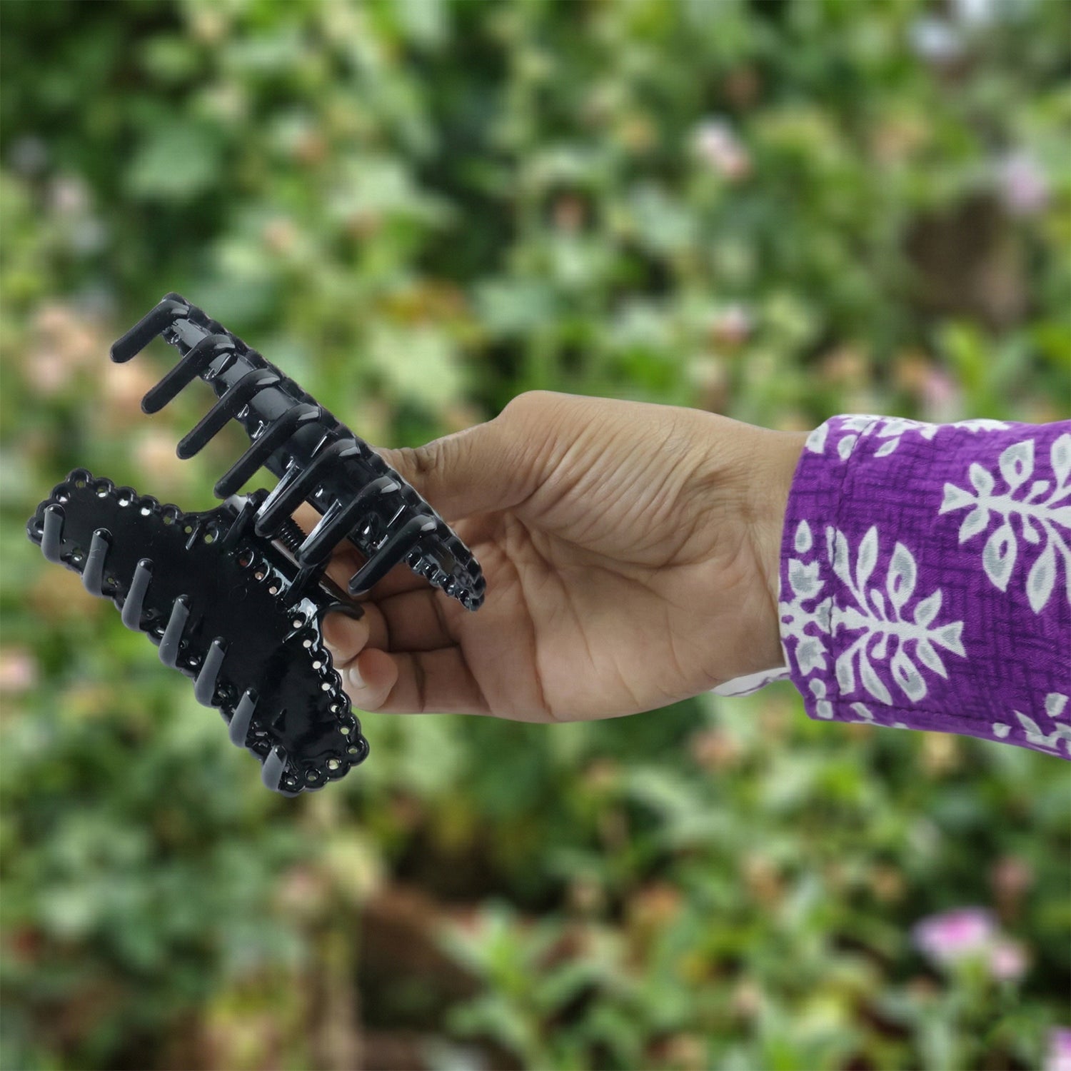 Strong grip black hair claw clip accessory
