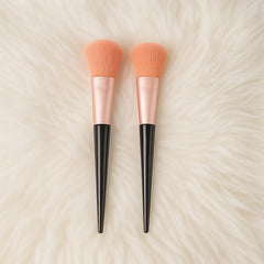 Beauty essentials soft makeup brush set close-up