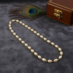 Decorative pearl necklace