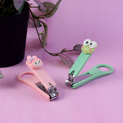 Child-safe nail cutter with curved blades