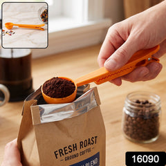 Kitchen bag clip with built in measuring scoop, 1 piece