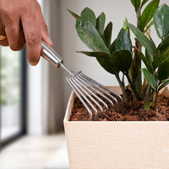 Soil loosening weeding tool