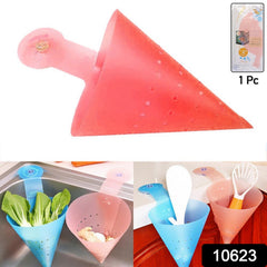 Triangular filter basket for kitchen sink corner
