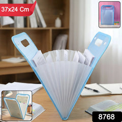 Expanding plastic file folder with handle