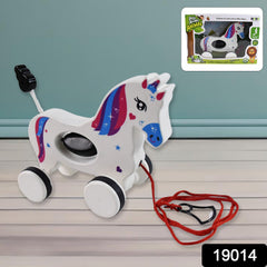 Close-up of the unicorn pull toy's friendly face & horn