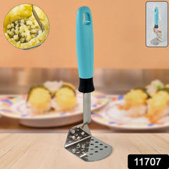 Close-up of ergonomic L-handle of Apex potato masher