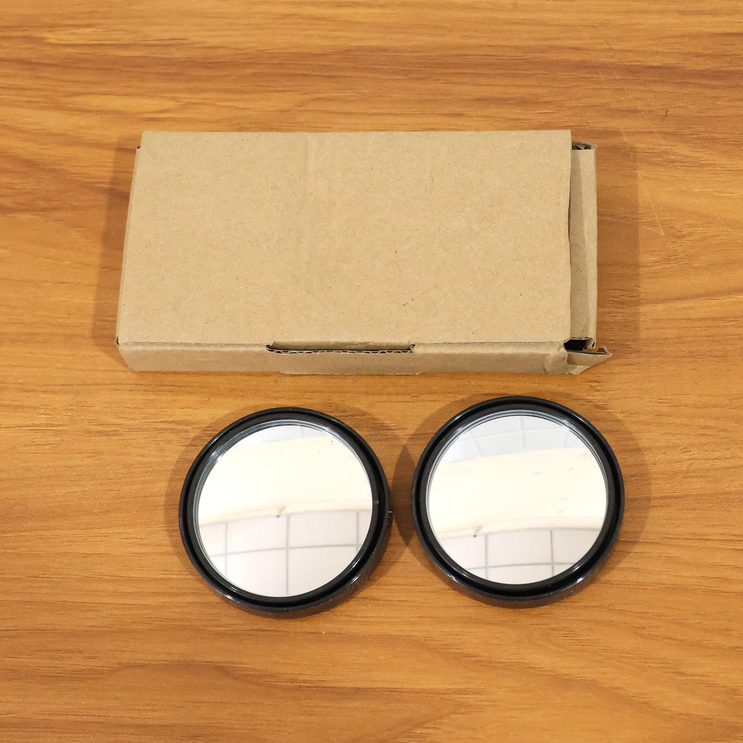Visual demonstration of wide-angle blind spot mirror effect