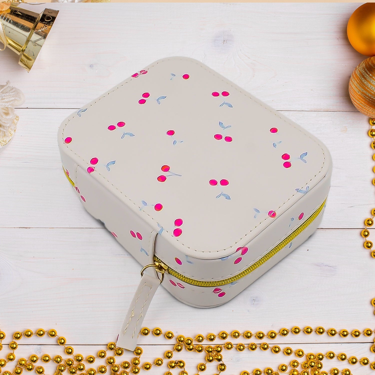 Jewelry travel organizer case with zip closure